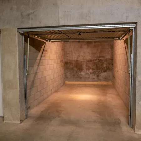 New Ideally Located In Апартаменти